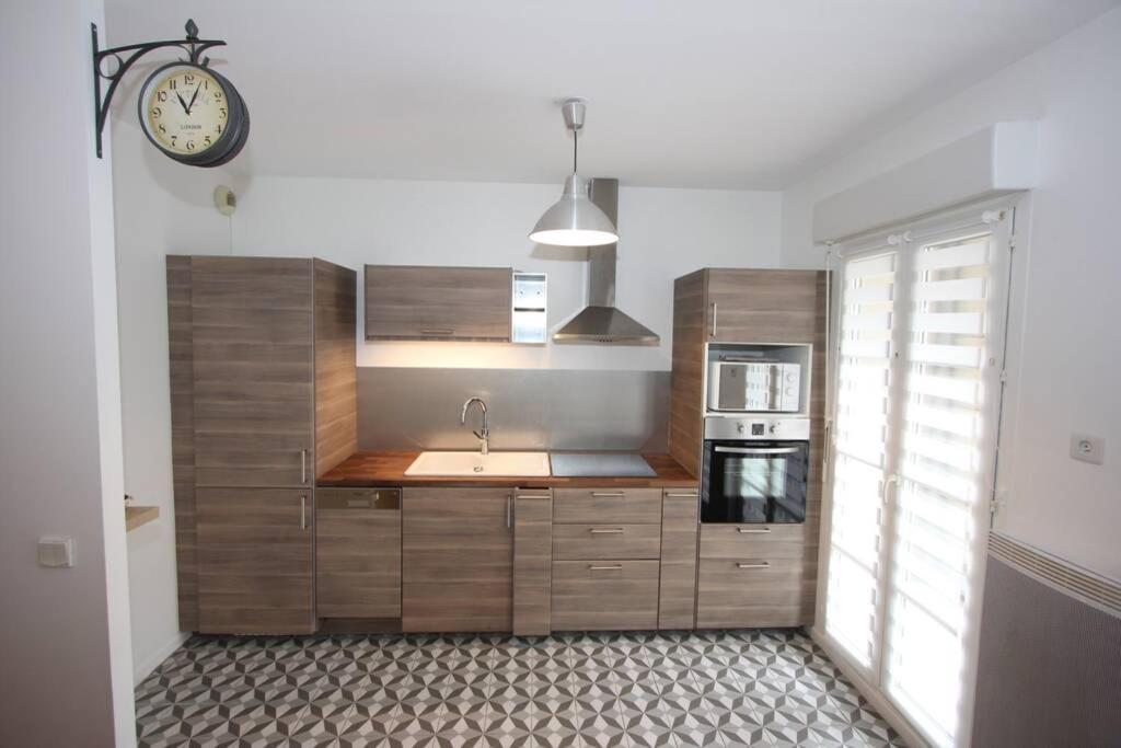 Sloan Square Apartment Bmyguest Serris Bagian luar foto