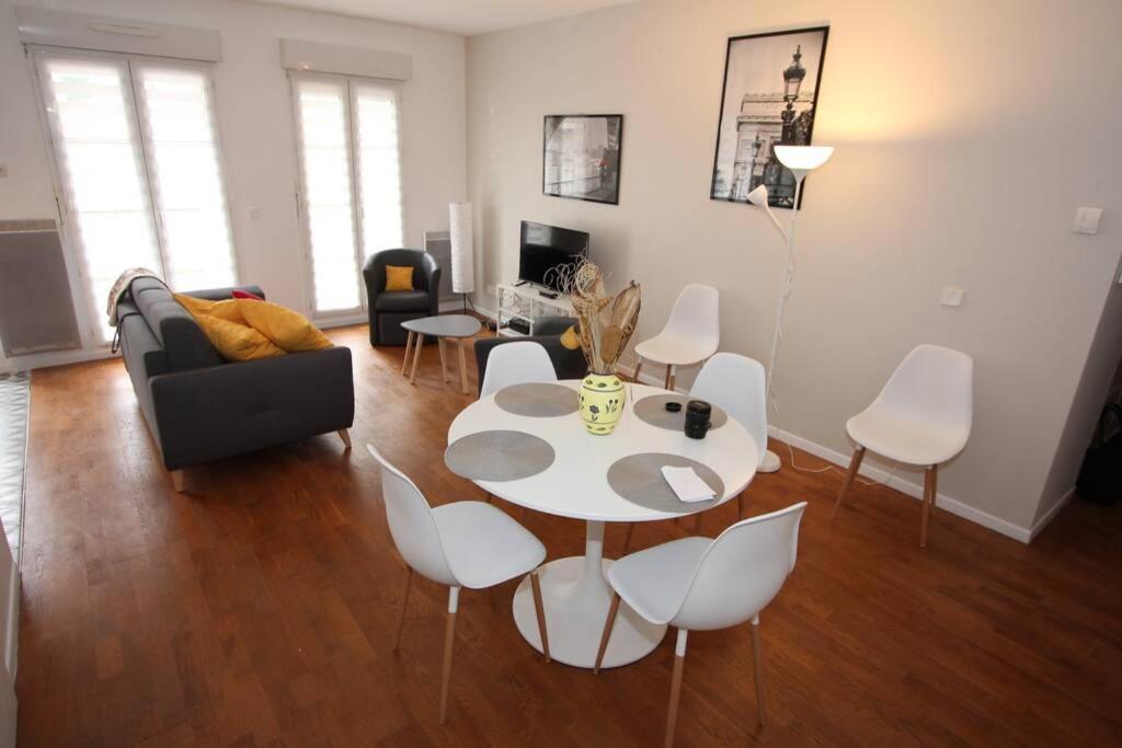 Sloan Square Apartment Bmyguest Serris Bagian luar foto