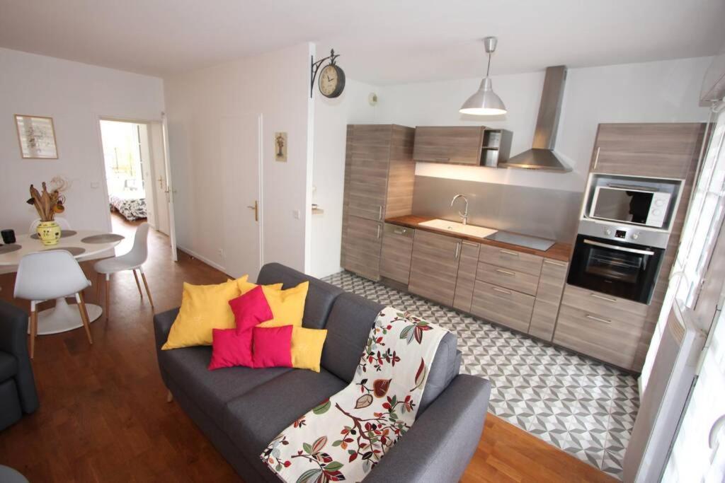 Sloan Square Apartment Bmyguest Serris Bagian luar foto