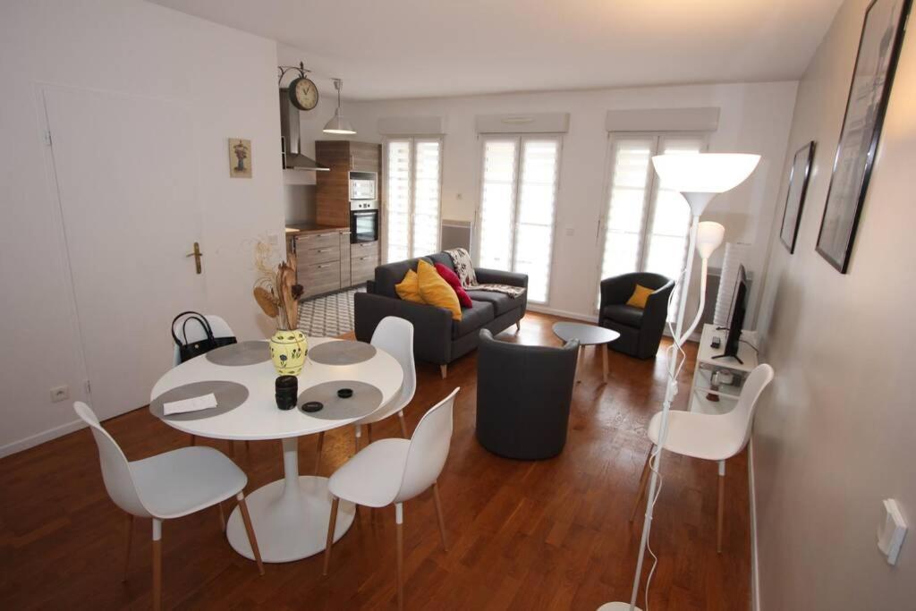 Sloan Square Apartment Bmyguest Serris Bagian luar foto