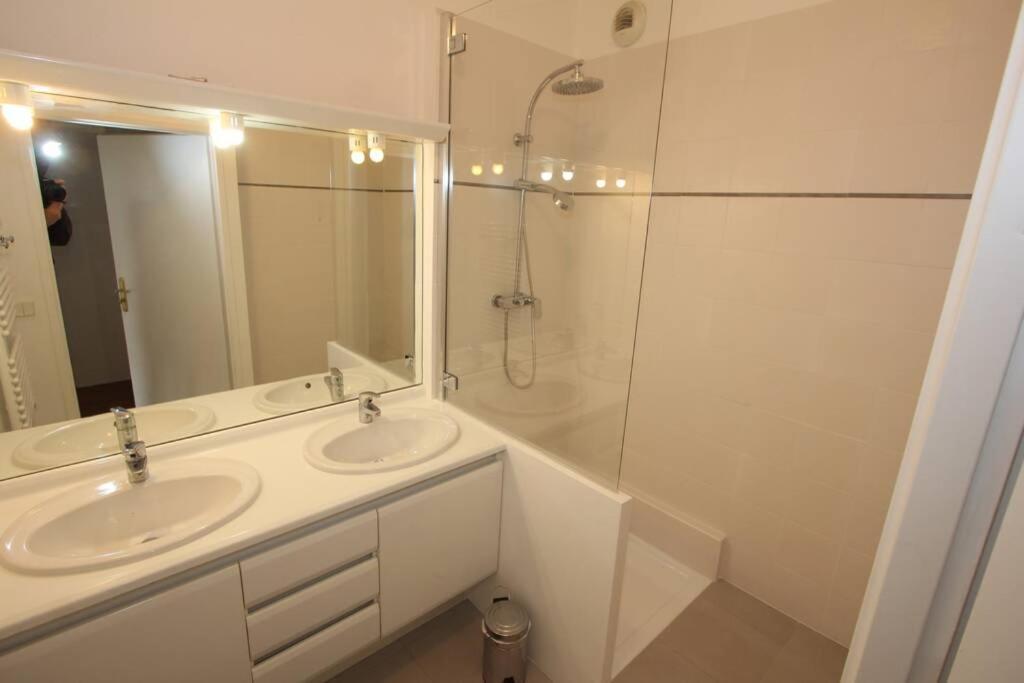 Sloan Square Apartment Bmyguest Serris Bagian luar foto